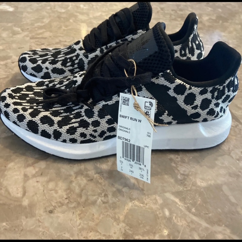 Woman's Sneakers & Athletic Shoes adidas Originals Swift Run Size 7 New With Tag